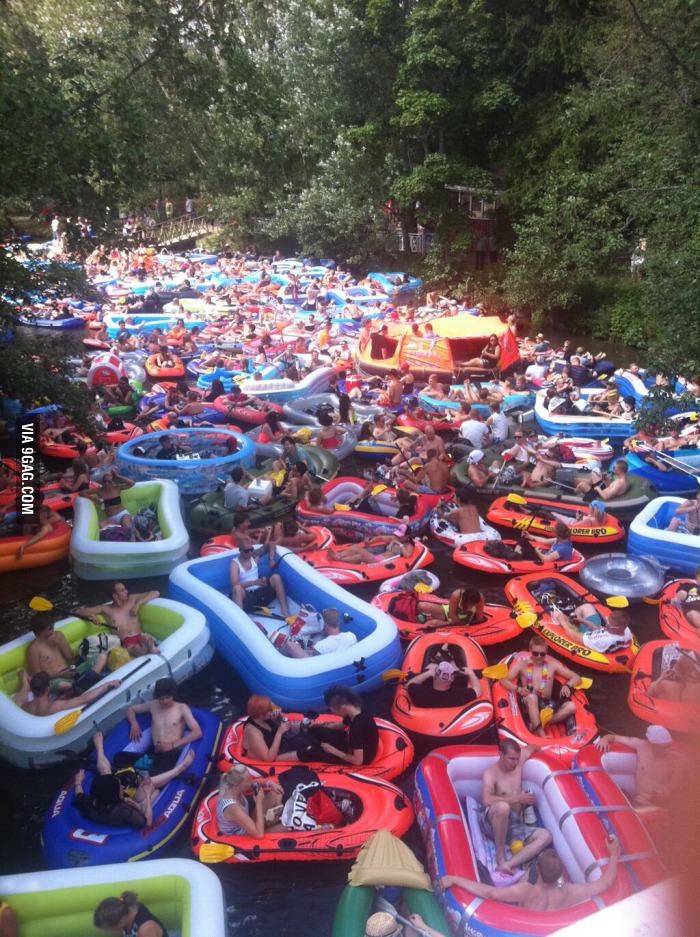 Annual &ldquobeer floating&rdquo event in Finland