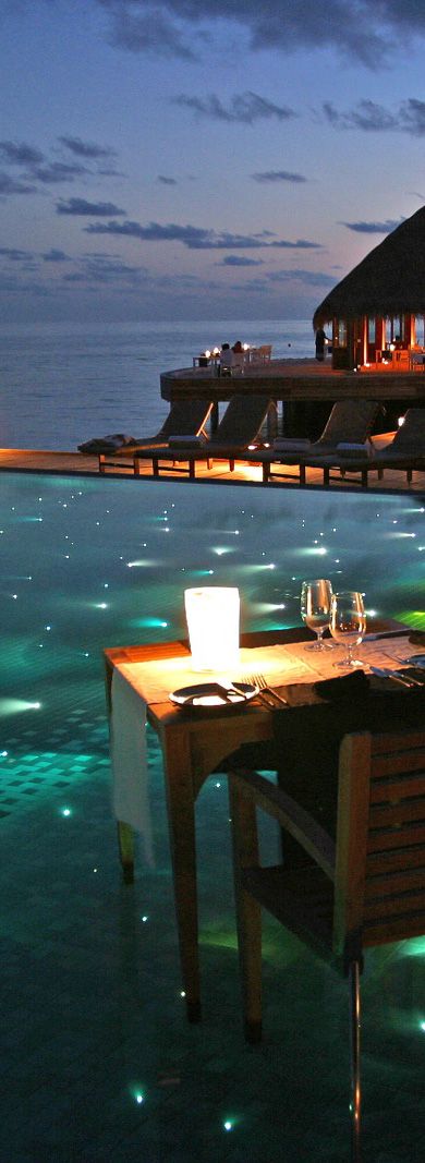 Sparkling pool, Huvafen Fushi Resort, Maldives