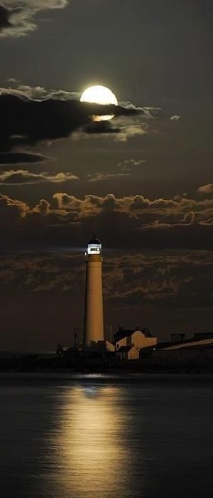 20)Scurdie Ness Lighthouse, Montrose, Angus, Scotland