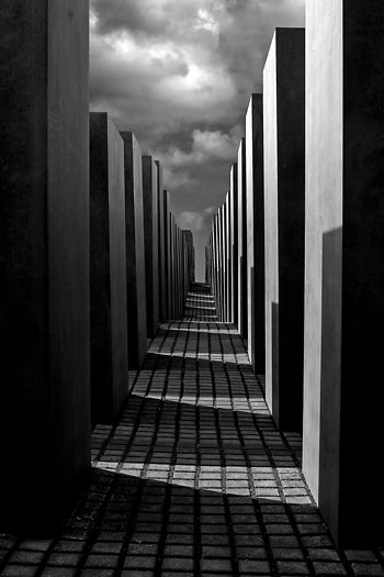 26)Holocaust Memorial