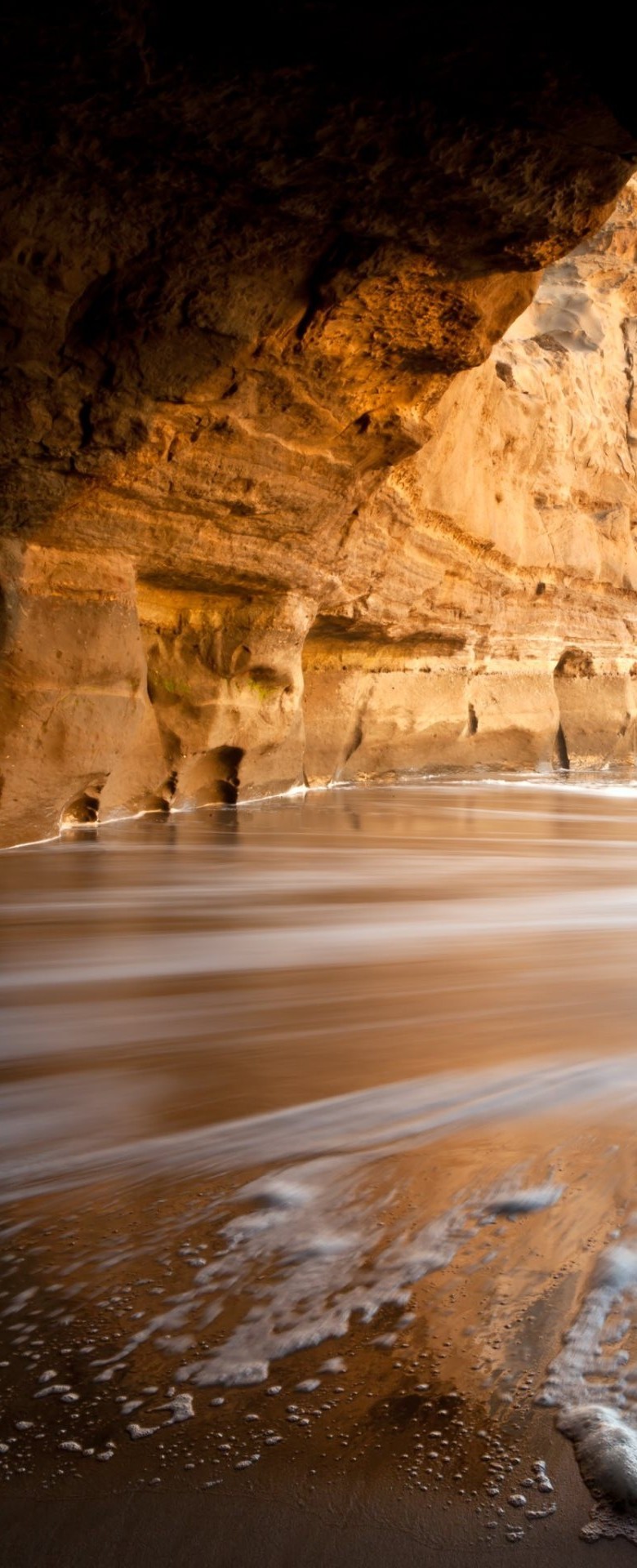 Cave-Beach-in-Algarve-Portugal-1