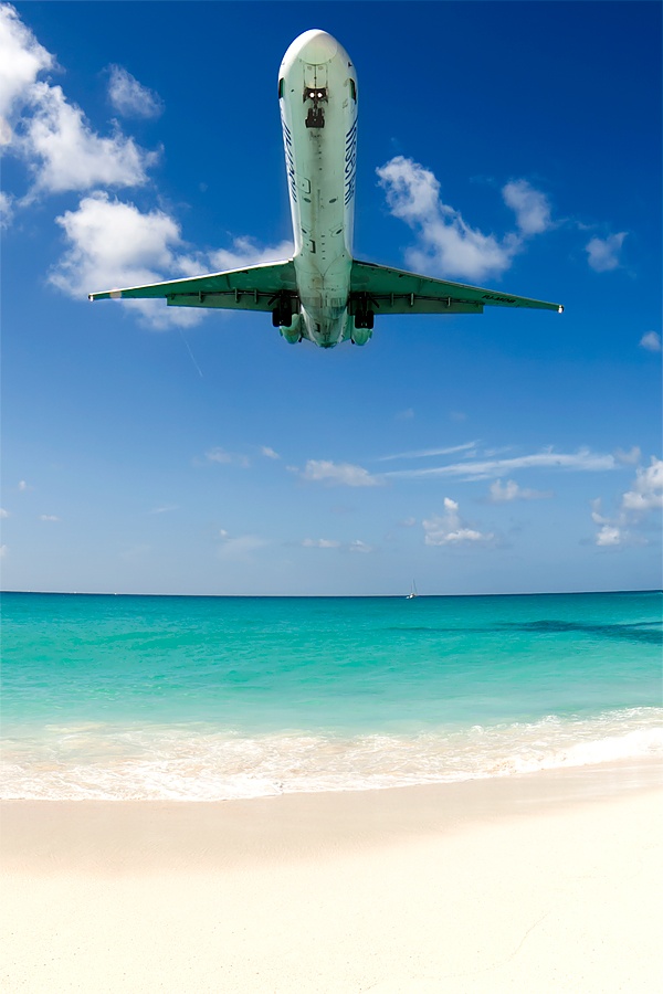 Extreme-Plane-Landings-at-Maho-Beach-Saint-Martin