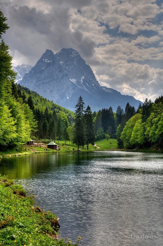 Lake Riessersee and Mount Alpspitz. Germany