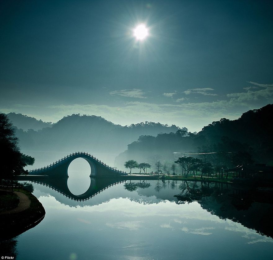 Moon Bridge &ndash Taipei, Taiwan