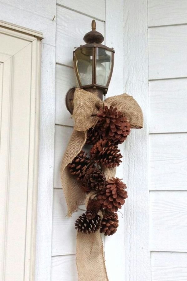 Simple-pine-cone-burlap-decor