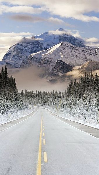 The Icefields Parkway, Banff-Jasper National Parks, Rocky Mountains, Canada