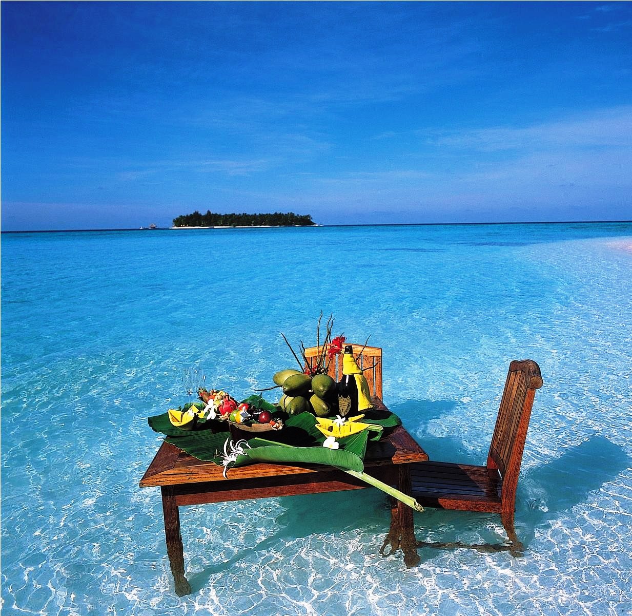 Maldives-Wet-Yet-Romantic-Dinner