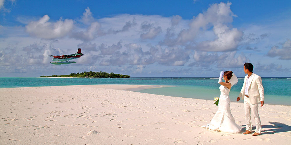 maldives-honeymoon-couple