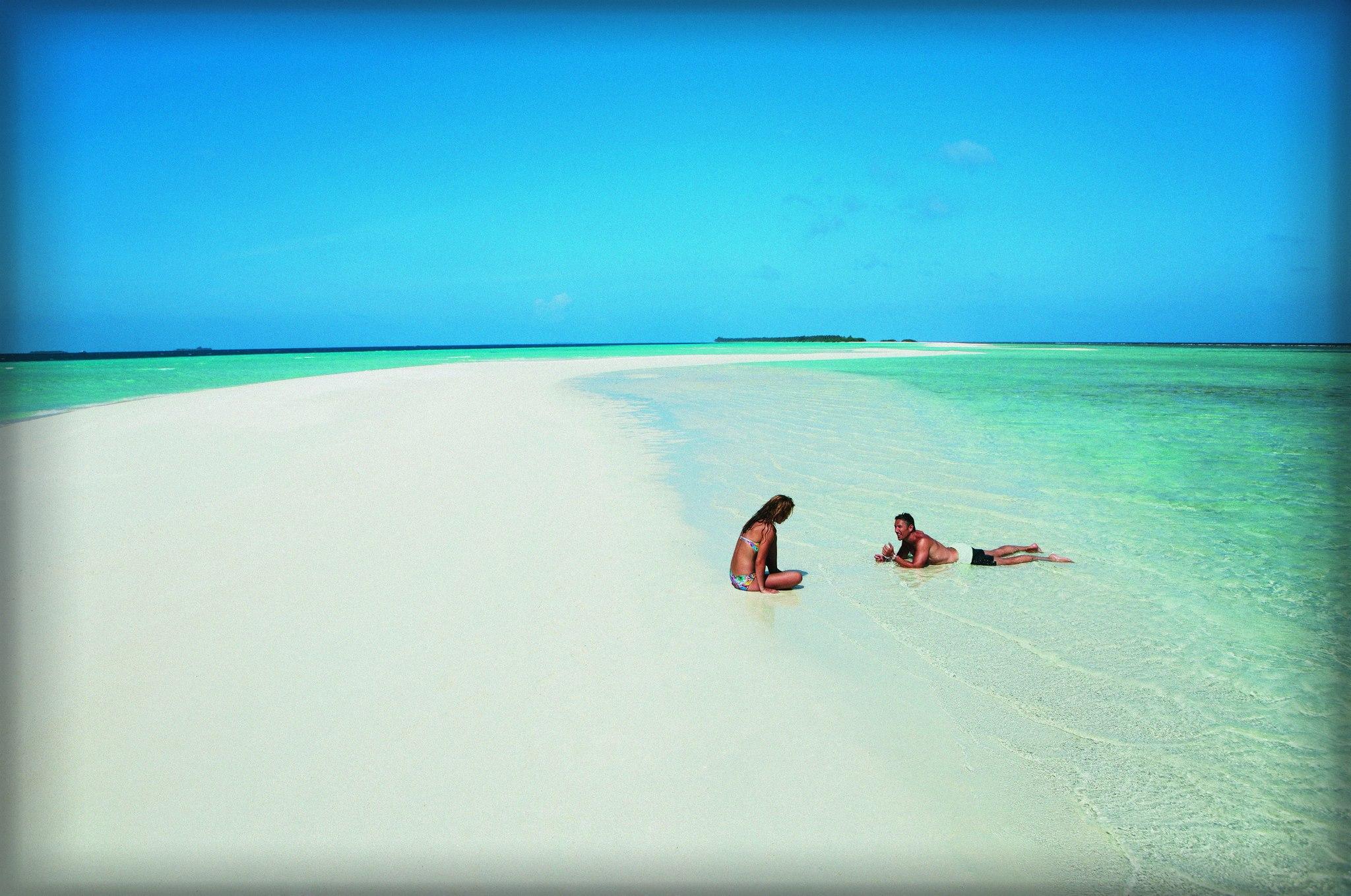 tranquil_escape_on_a_sbank_in_the_maldives