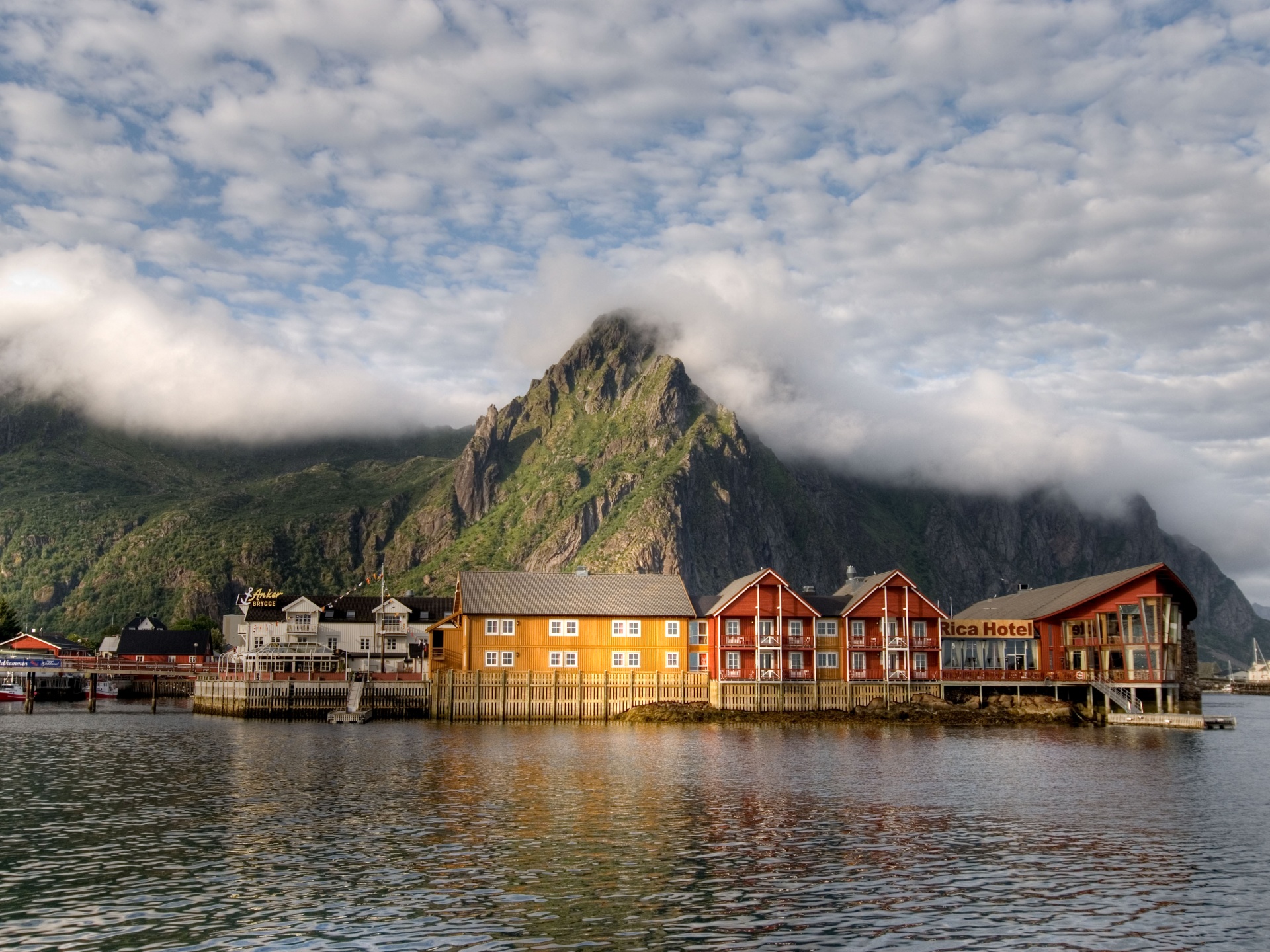 Роскошные пейзажи Норвегии - Страница 14 25062-travel_norway_wallpaper
