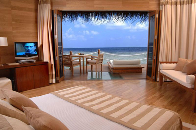 Bedroom-Interior-in-Beach-House-with-Ocean-View