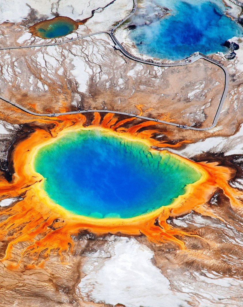 Grand-Prismatic-Spring-in-Yellowstone-National-Park-Wyoming
