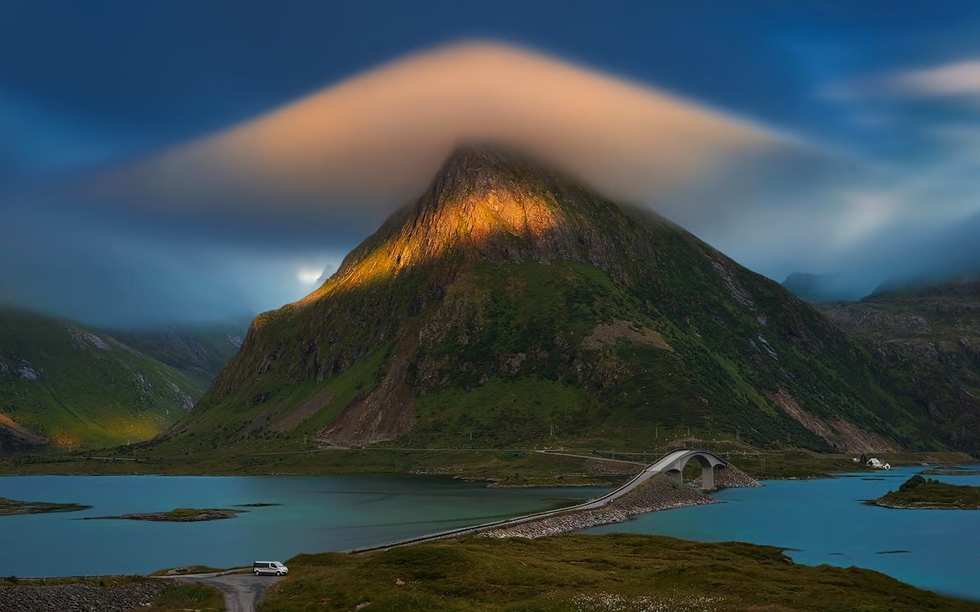 Mountain-in-Lofoten-Norway-Wallpaper