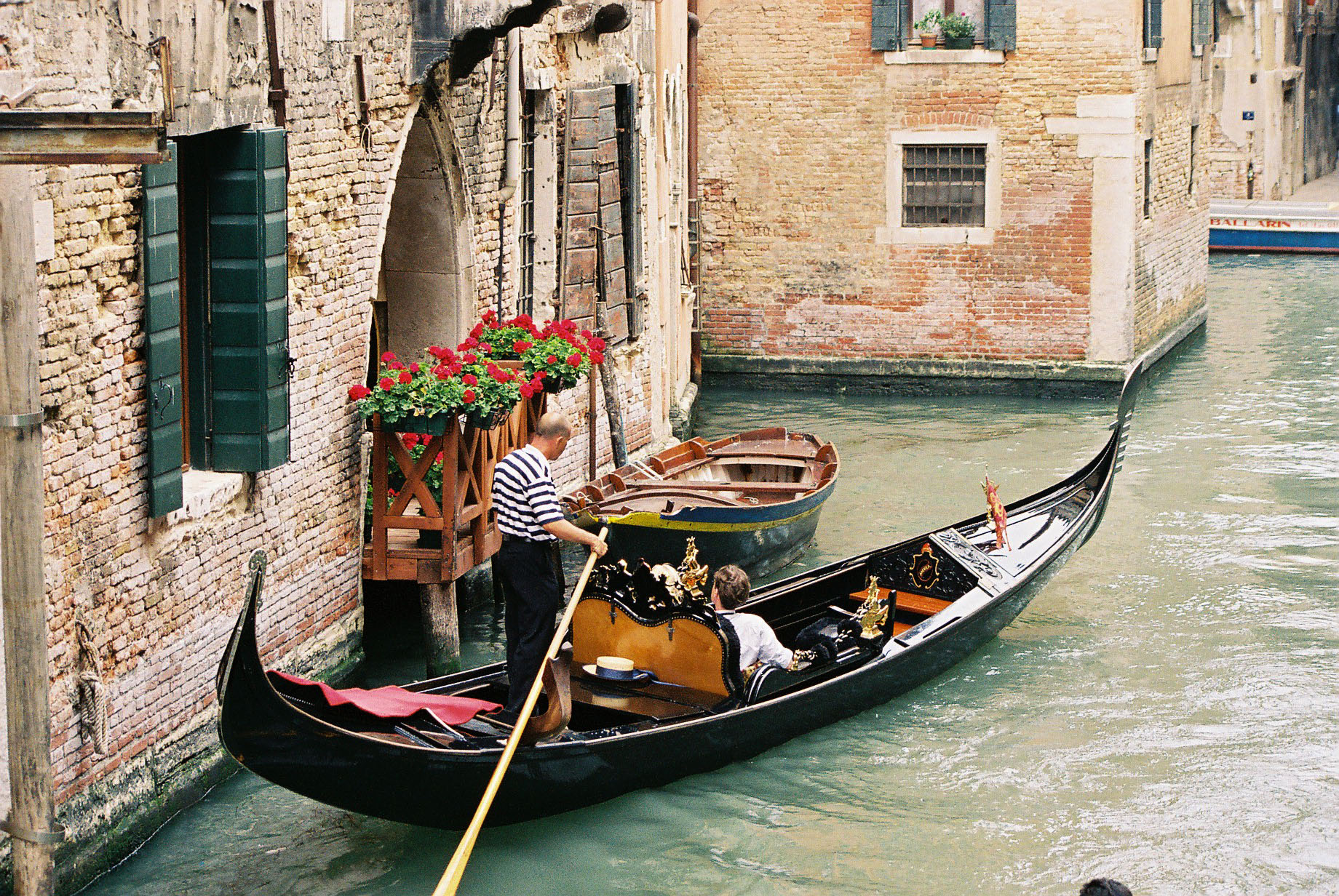 Venice-Canal-Veneto-Italy-15