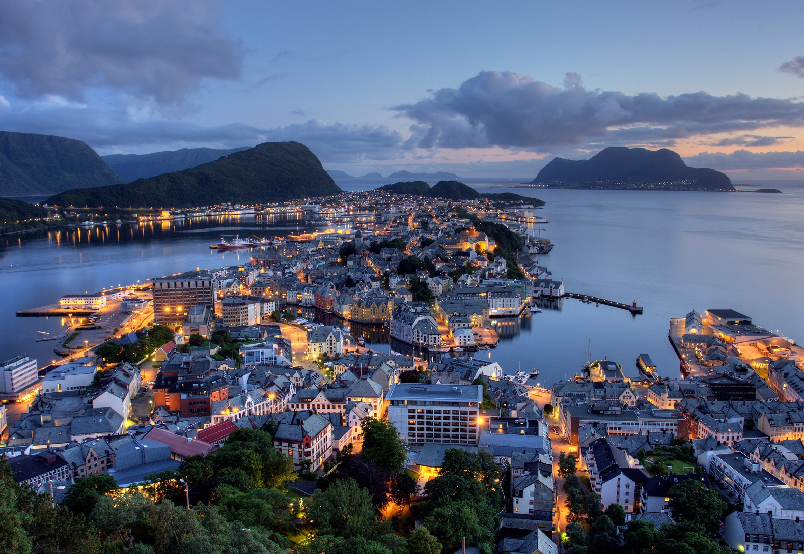 travel-norway-this-holiday-season-the-wow-style