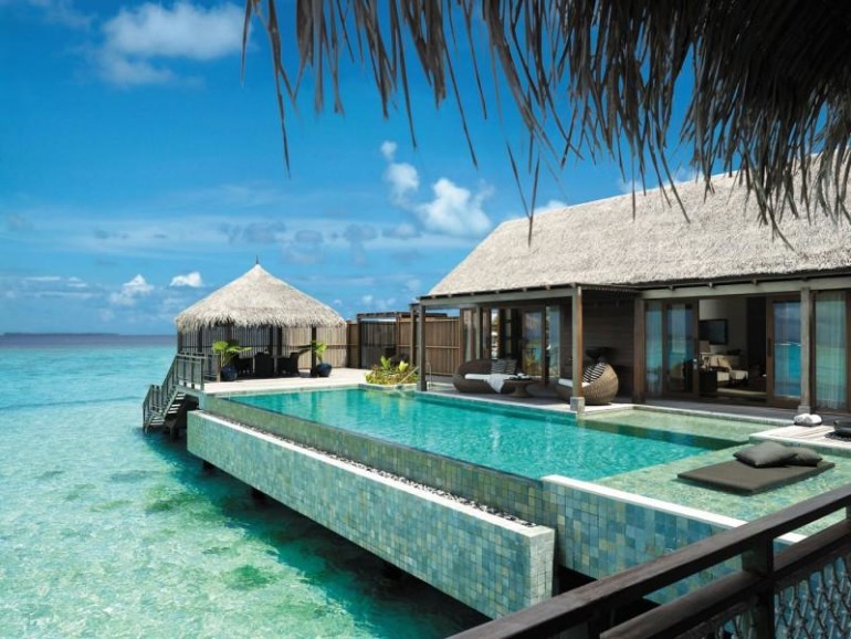 beautiful-beach-resort-design-above-the-sea-with-swimming-pool-and-gazebo--770x578