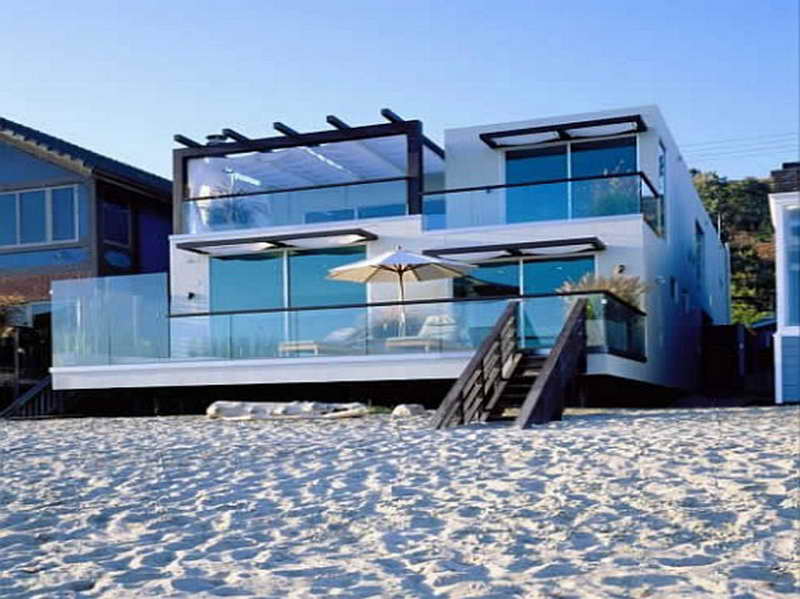exciting-Beach-Houses-Design-and-Architects-with-glass-wall