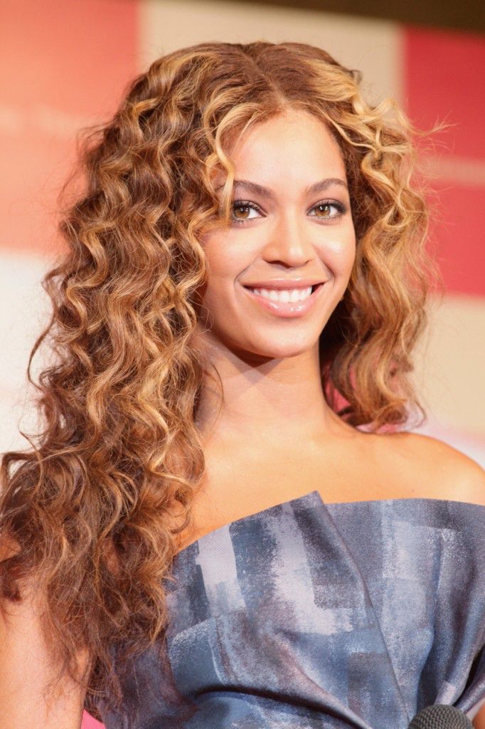 30 Best Curly Hairstyles For Women – The WoW Style