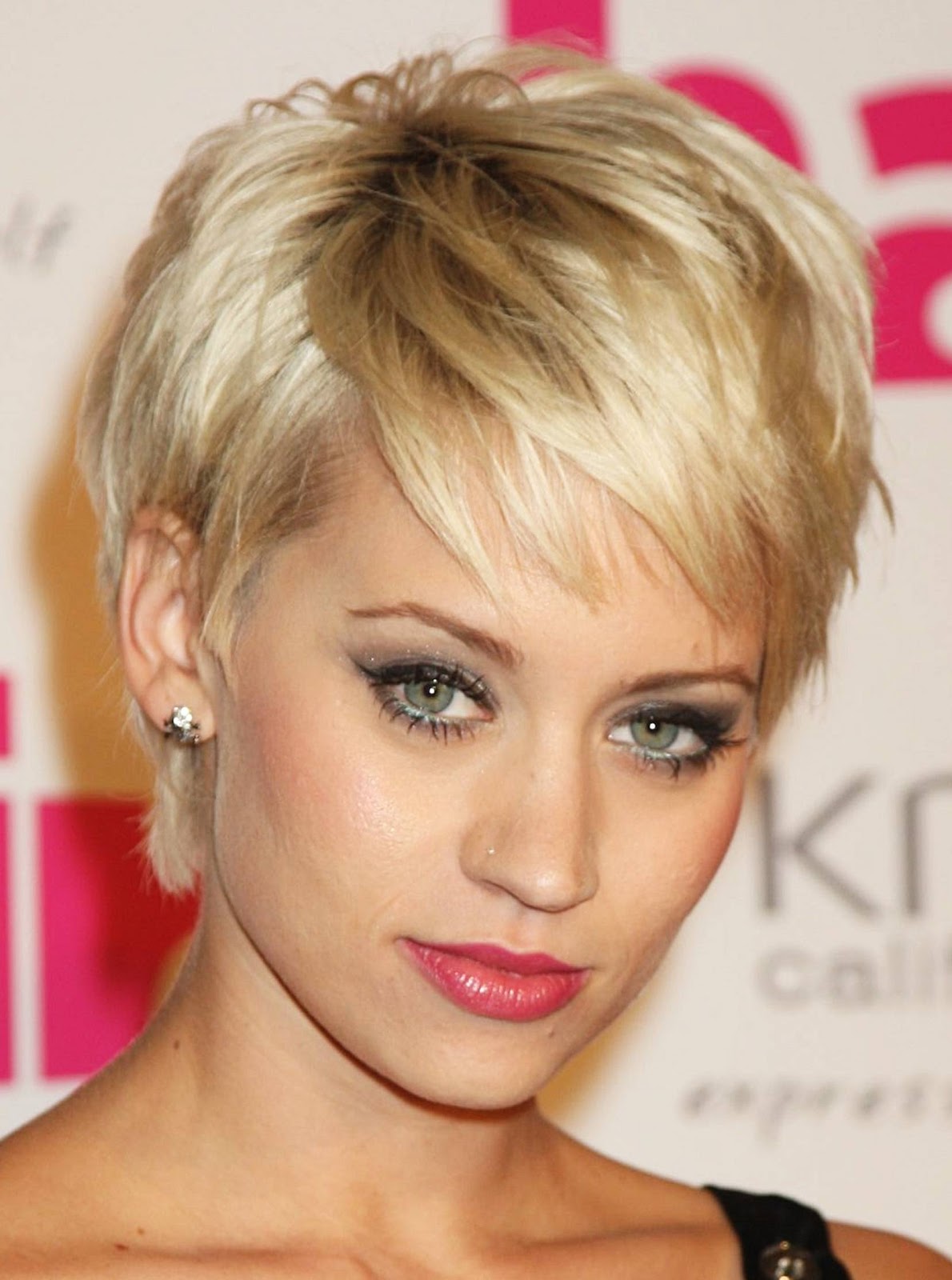 28 What best hairstyle for short hair for Round Face