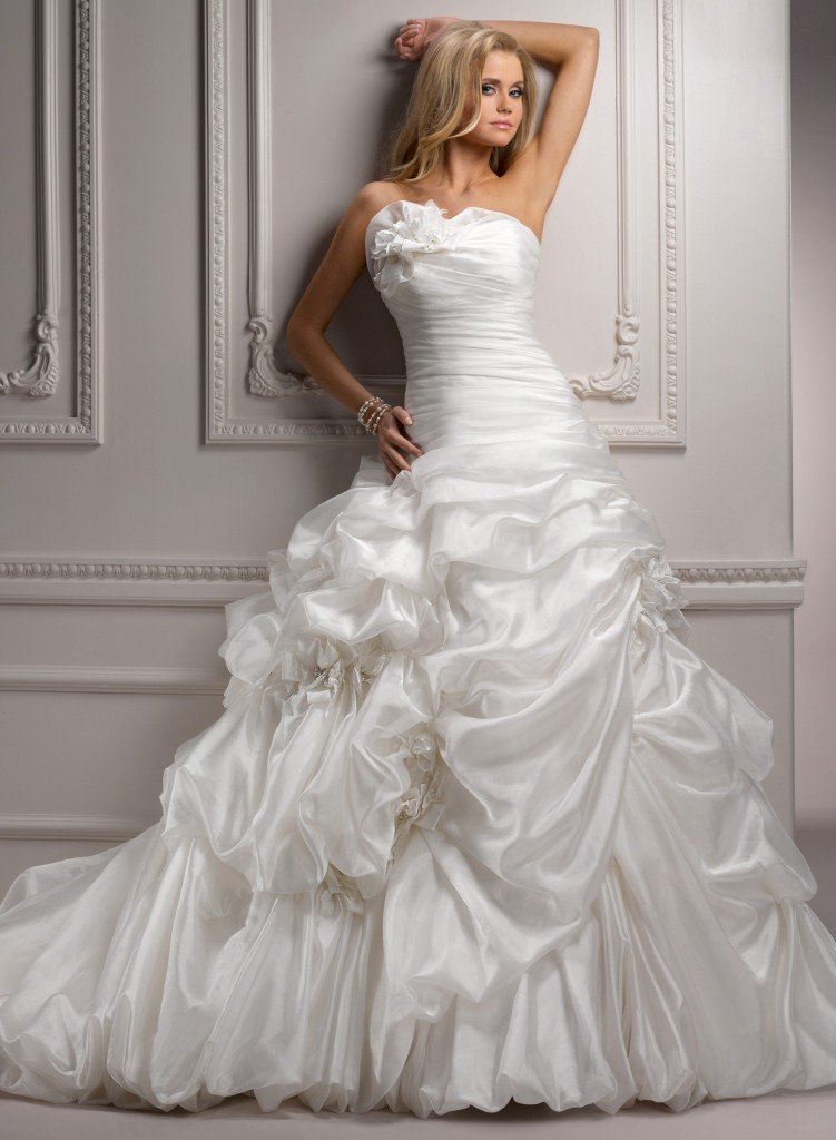 The Irresistible Attraction Of Ball Gown Wedding Dresses