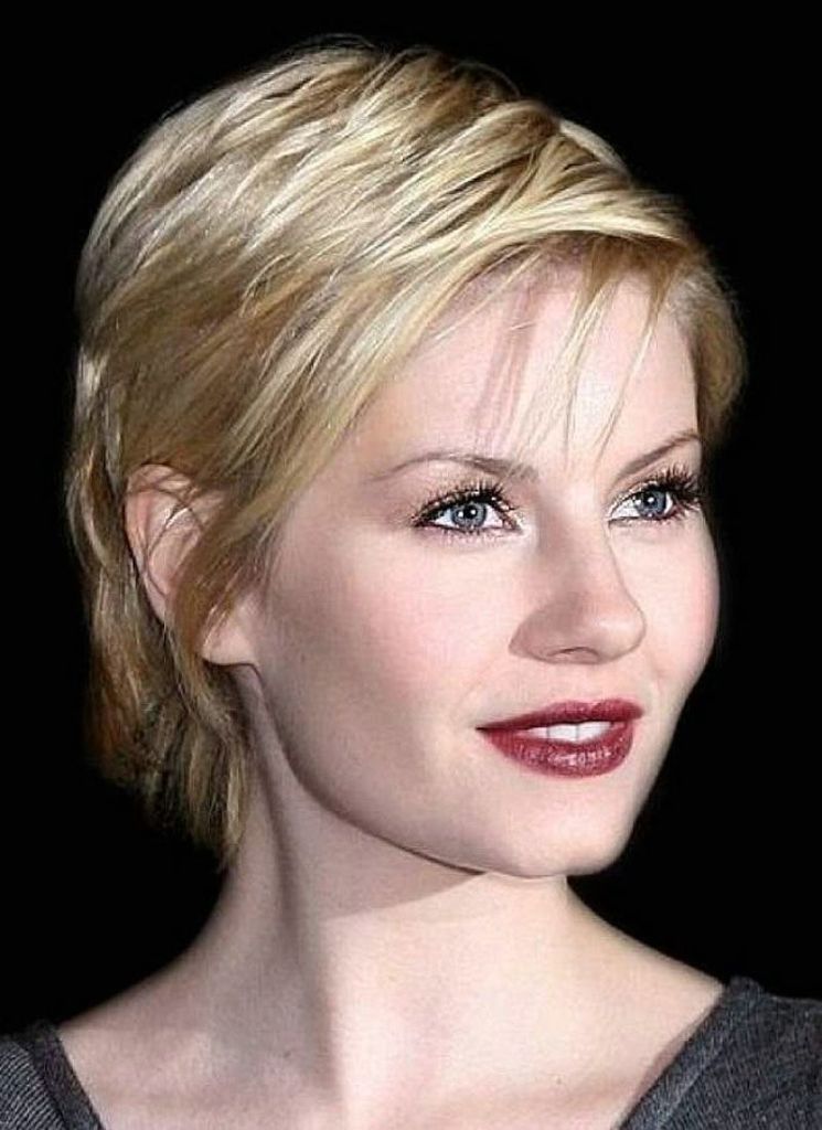 21 Simple Short Haircuts Hairstyle For Round Face for Oval Face