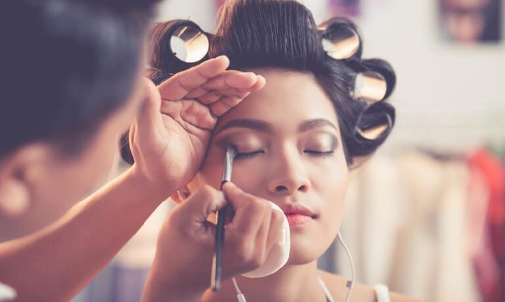 tips-for-finding-a-hair-and-makeup-artist-for-your-wedding-the-wow-style