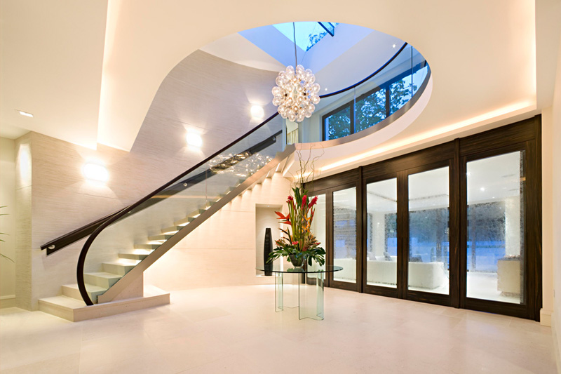 Luxury-Interior-House-Design-with-Glass-Round-Table-and-Beautiful-Flower-On-The-Vase-and-Amazing-Stairways-Design