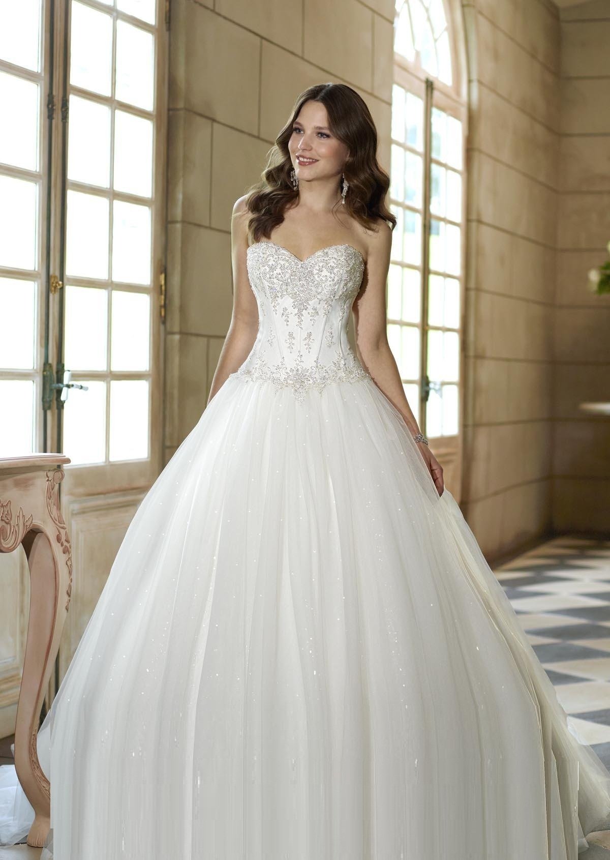 The Irresistible Attraction of Ball Gown Wedding Dresses