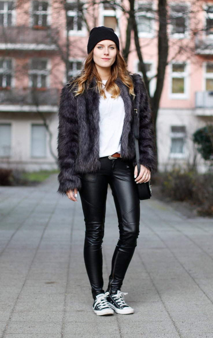 Sex Appeal and Style in Women's Leather Pants