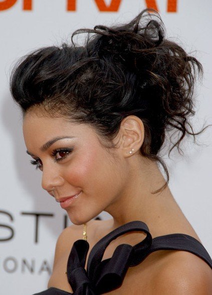 Stunning And Charming Celebrity Bun Hairstyles