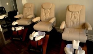 How to Choose Between Different Types of Pedicure Chairs