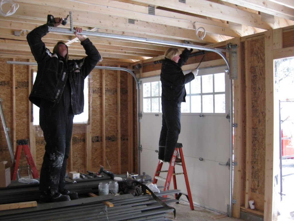 6 Benefit Of Hiring Garage Door Repair Professionals