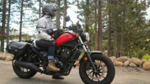 The Essential Equipment and Accessories You Need to Start Riding a Motorcycle