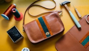 4 Steps to Restoring Your Old Leather Handbag