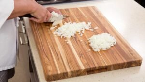 How to Maintain and Oil a Wood Cutting Board