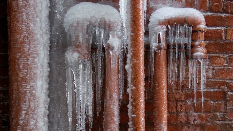 will-frozen-pipes-thaw-on-their-own