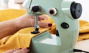 Advantages of Having a Mini Sewing Machine