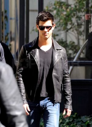 Top 5 Hollywood Leather Jacket Looks You Can Consider