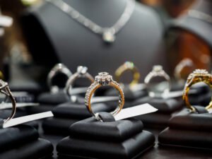 Houston Jewelry Store: Can You Negotiate with a Jewelry Store?