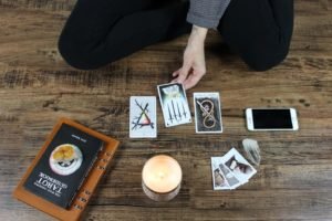 What Are The Advantages Of Tarot Card Reading?