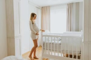 Indoor Maternity Photography: Ideas for Creating Intimate and Cozy Shots