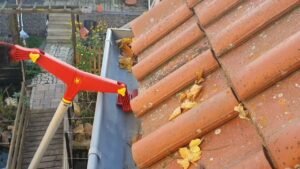 Choosing the Right Tools for DIY Gutter Cleaning