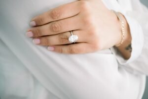 How to Shop for a Custom Engagement Ring: 12 Key Factors to Consider